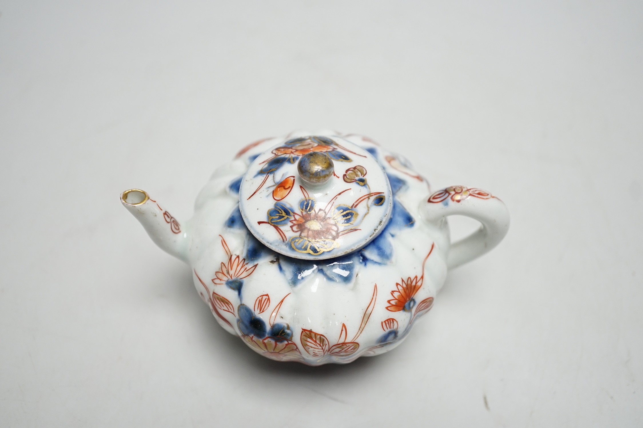 A Chinese Imari miniature teapot, Kangxi, 9cm